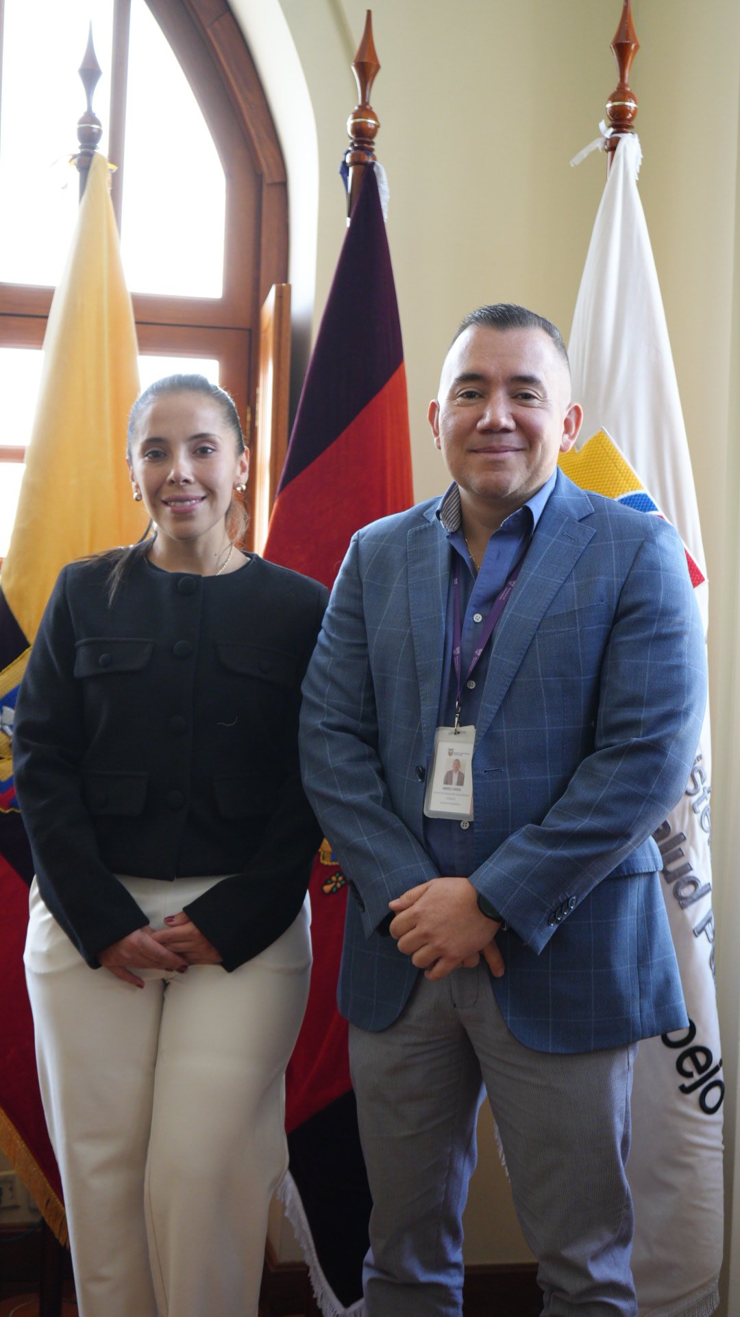 Equipo de Fundación CENRA reunido en un espacio de trabajo